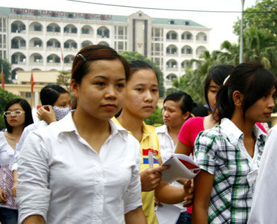 Đại học thương mại thêm thời gian phúc khảo